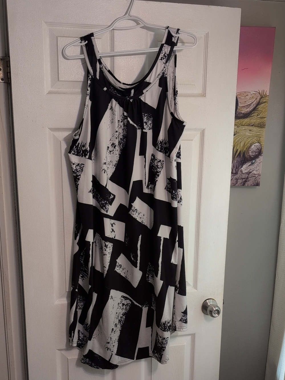 Black & White Abstract Sleeveless Women's Top